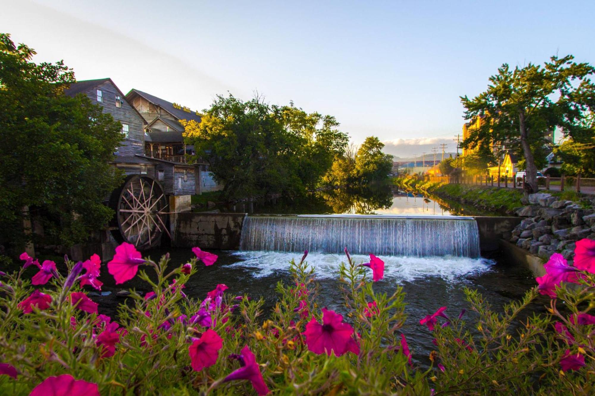 Hidden Hollow Pigeon Forge Exterior photo